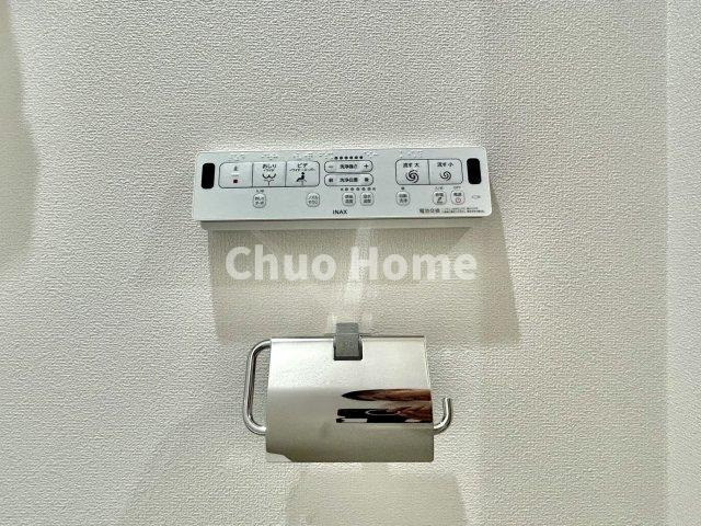 【ウォシュレット】清潔に使いたいお手洗いには最適な設備です。もちろんウォームレットも標準装備です。
