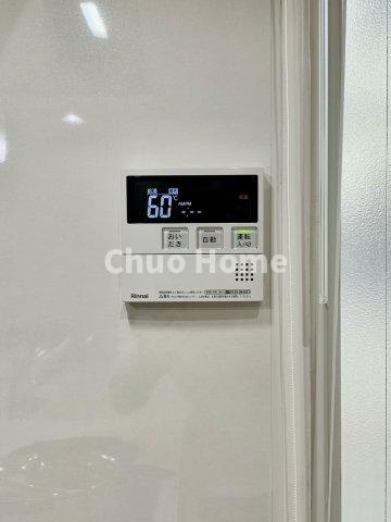 【給湯リモコン】外での一日を忘れさせてくれるオートバス機能でお好みの湯量・温度に調整された浴槽。