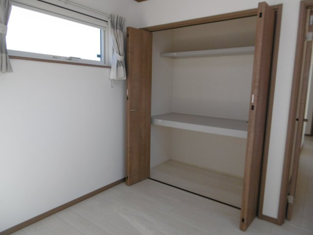 2階　南西側6帖の洋室
