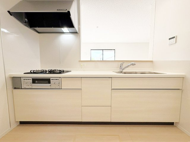 作業をしつつ、ご家族との会話を楽しめる対面式キッチン。