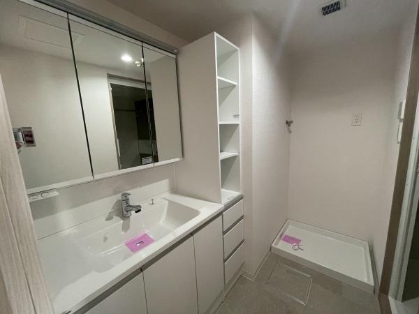 【ハイホーム鷺沼東の独立洗面台】