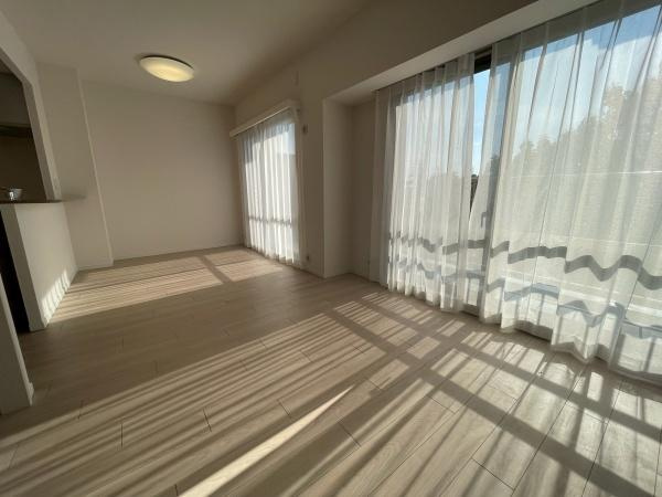 【ハイホーム鷺沼東の居間】