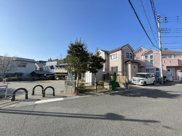 南側隣地は公園となりますので、日当たり、通風良好です。