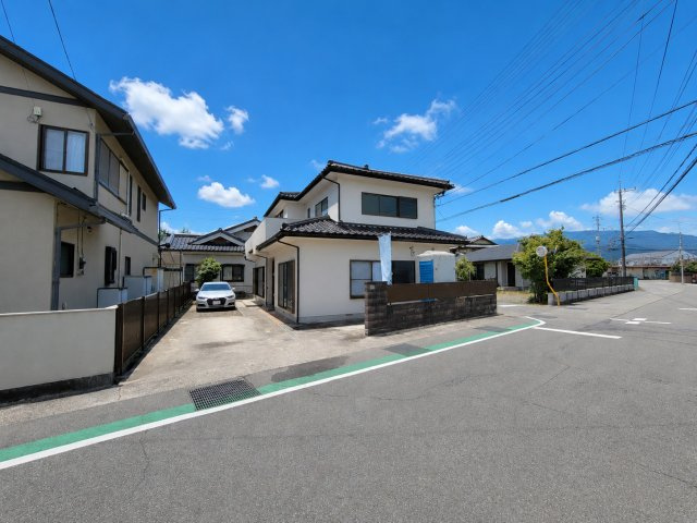 甲斐市西八幡　中古戸建　角地　LDK20帖　玉幡小学迄歩8分　