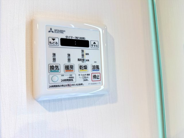 【浴室換気乾燥暖房機】　雨の日に重宝する浴室暖房乾燥機機完備