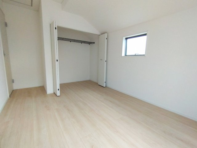 2階6.5帖/全居室収納付きの為、お部屋のスペースを広くお使いいただけます。