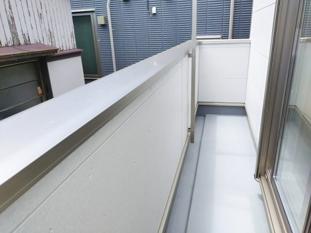 陽当たり良くお洗濯に便利な南面バルコニー。