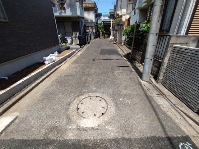 物件より徒歩6分にスーパーとコンビニがありお買い物もラクラク。