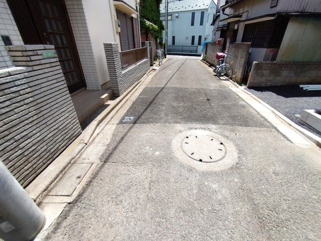 緑豊かな「学園原っぱ公園」まで徒歩2分。気分転換のお散歩にも便利。