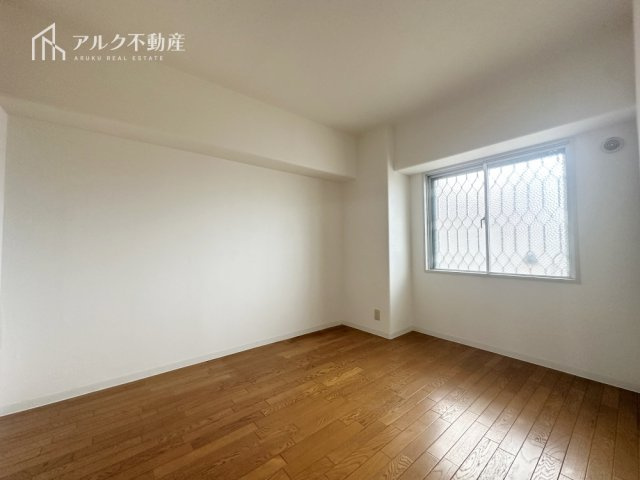西側洋室約5.5帖