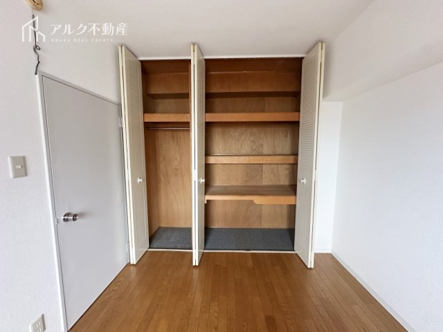 西側洋室クローゼット