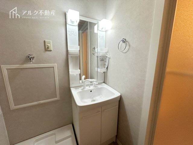 明るい洗面化粧台