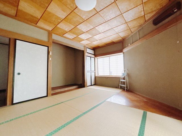 ■和室｜意外と場所をとるアイロンがけや、お洗濯物を畳むときにも広々と使うことができ、ちょっと一休みしたいとき、すぐに横になれるのも魅力です♪
