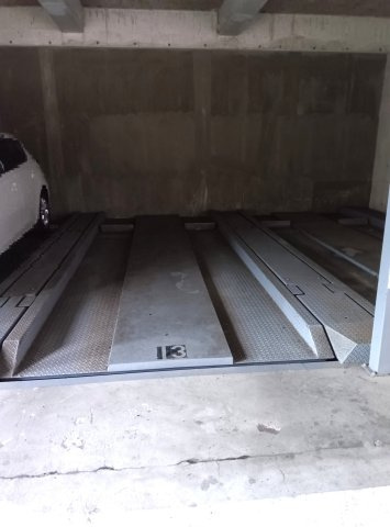 分譲車庫権利付き。