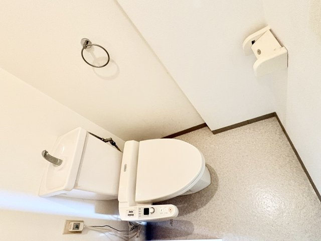 トイレはウォッシュレット付きです。