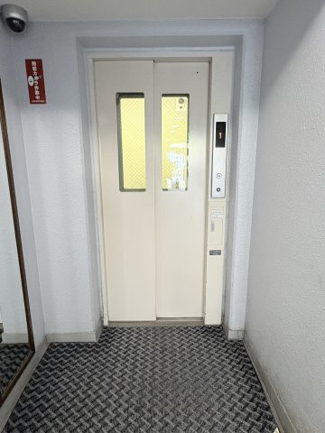 エレベーター有り。