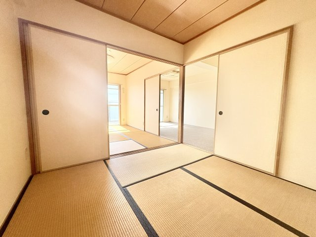 南側の和室は4.5帖。続けて約10.5帖とゆとりある室内です。