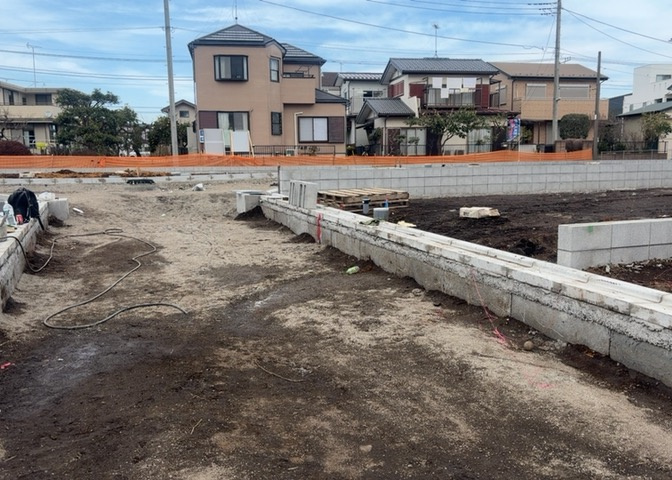 物件の詳細については、現地を見てわかること以外に、役所や法務局などで調べないとわからないことがあります。そのため、現地に行く場合は、もしこの物件を買ったらどのような生活ができるかをイメージしましょう。