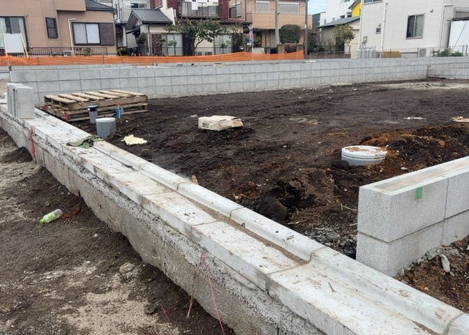 隣家の土地はどうなっているのか、生活利便施設が近くにあるのか、学校まで近いかなど、お客様のライフスタイルにあわせたイメージが重要です。また、近くにあると困る施設が近くにないかも確認するといいでしょう。