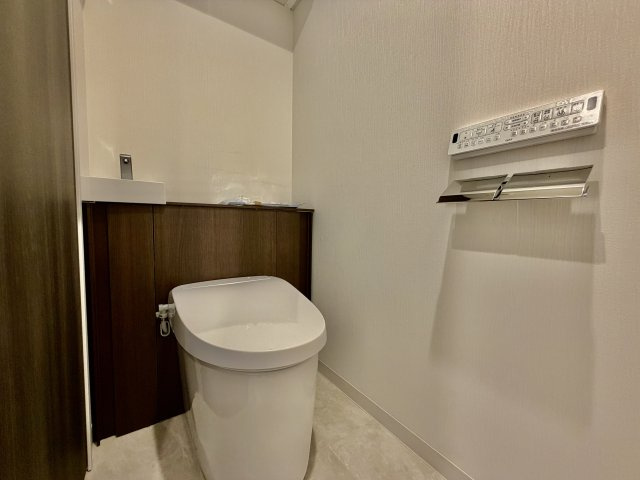 毎日使う空間と機能だから、いつまでも清潔なスペースであってほしいのがトイレです。掃除がしやすく、また落ち着ける空間として居心地のよい大切な場所です。