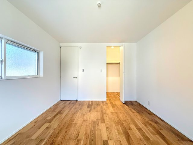 ［モデルハウス］◆柔らかい陽光が差し込む明るいお部屋を演出する設計。彩光の取れる窓が気持ちの良いお部屋を創り上げます。　