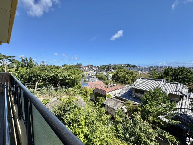 高台にあるため、1Fからでも周辺の景色を見渡すことができます！