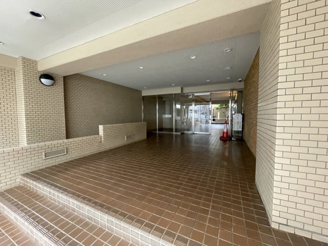 マンションの顔でもある、高級感漂うエントランス。　