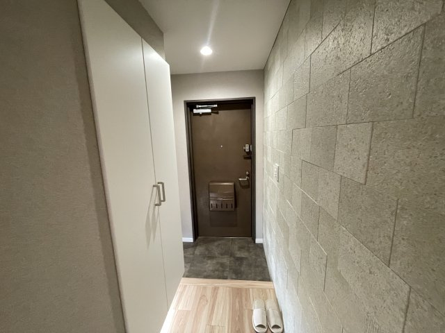 アクセントクロスでお洒落な玄関☆