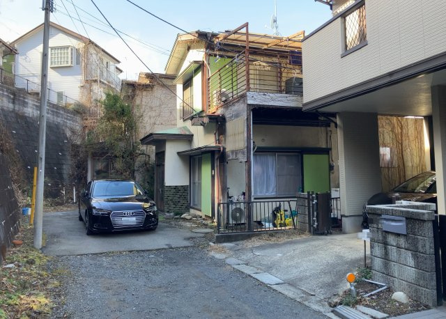 東側道路の場合は居室を南向きに設計しやすいため、朝日が入りやすいというメリットがあります。一方、西側道路も東側同様に居室を南向きに設計しやすいのですが、住宅地だと朝日が入りにくいという弱点があります。