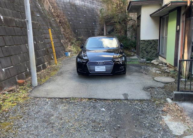 駐車場と明記されていても、最小スペースでつくられた駐車場だと大型車は駐車できなかったり、出入りしにくくなったりする可能性があります。お車のサイズと購入したい物件の駐車場のサイズを現地で確認しましょう。
