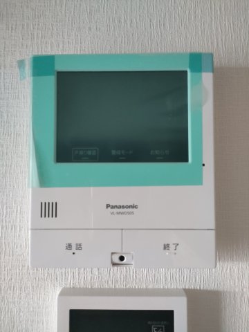【TVモニター付きインターホン】　来訪者を映像で確認してから応対できるので、毎日の暮らしに安心感があります。