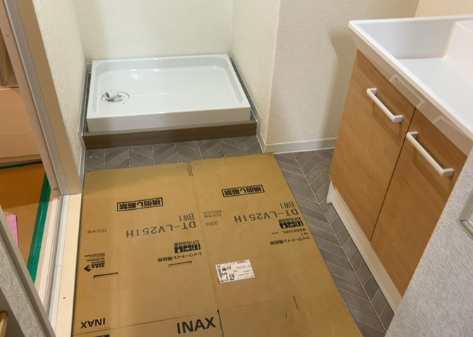 洗面脱衣所は「体を綺麗に整える場所」という目的と役割を持っています。そして便利で使い勝手のいい「体を綺麗に整える場所」にするためには、配置や動線、照明や収納計画をしっかりと検討しておく必要があります。