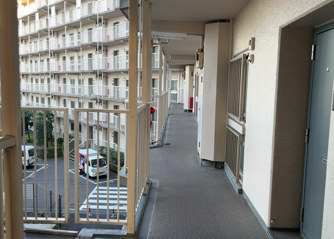 階段や廊下などの共用部分は清掃が行き届いており、綺麗な状態が維持されています。管理組合による適切な修繕管理が実施されているため、長く安心してお過ごしいただける中古マンションとなっております。