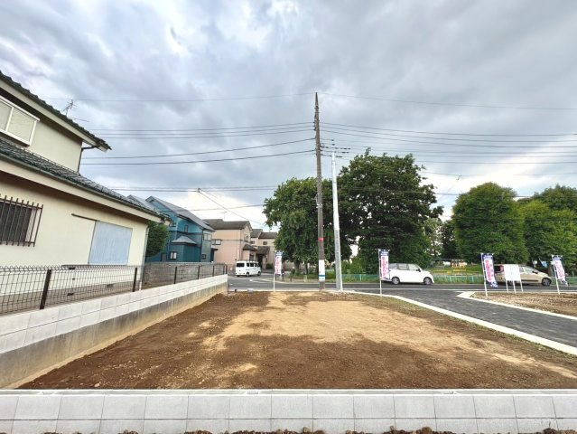 全10区画　　間取り・外観・設備まで自由にプランニング可能。暮らし方に合わせた住まいをご提案できます。花田小学校まで徒歩約4分(270ｍ)、毎日の通学がしやすい住環境です。