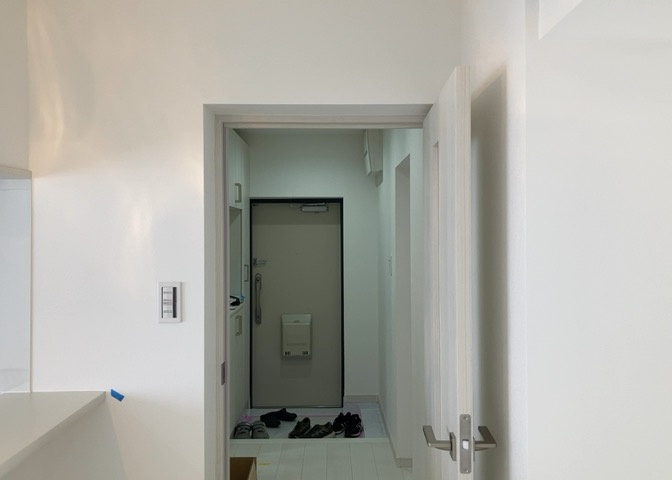 内装はとにかくおしゃれなものがいい！と選ぶ前に、まず住んだ後のことを想像してみましょう。住んでみたらコンセントの位置が悪くて使いにくいなど出てきます。事前にどの家電をどこに置くか想定しておきましょう。