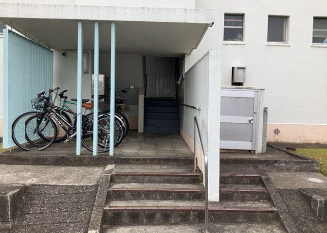 マンションのエントランスには、もともと風よけや防犯の役割がありますが、マンションによって宅配ボックスなどの設備が備わっている所もあります。日々の生活をイメージしながら生活しやすさをチェックしましょう。