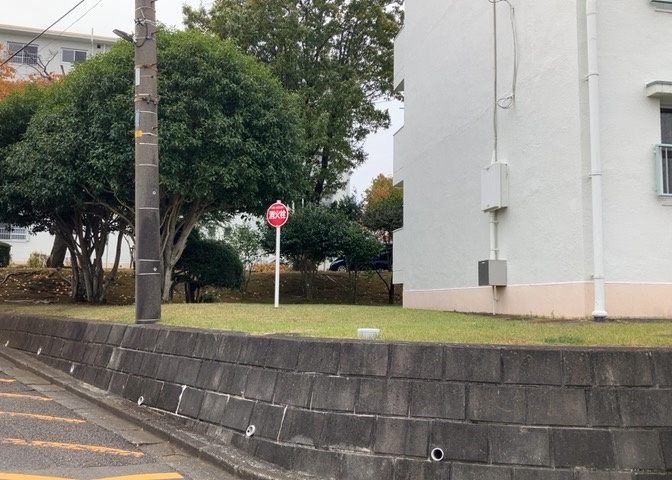 物件によっては、入居者が個人的に使用できる専用庭がついているものもあります。また、住宅の中にある土間の部分を庭と呼ぶこともあります。庭の用途は住む人によって変わり、それによってデザインもさまざまです。