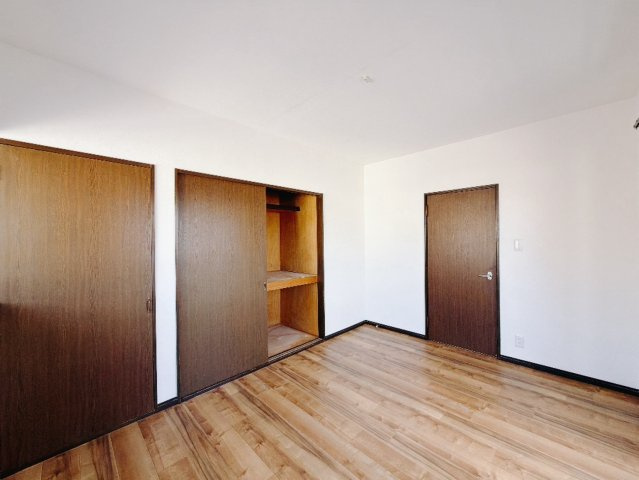 ■洋室｜シンプルで使い勝手が良く、長く快適にお使いいただける空間です♪家具の配置がしやすく、お好みのレイアウトをお楽しみいただけます♪