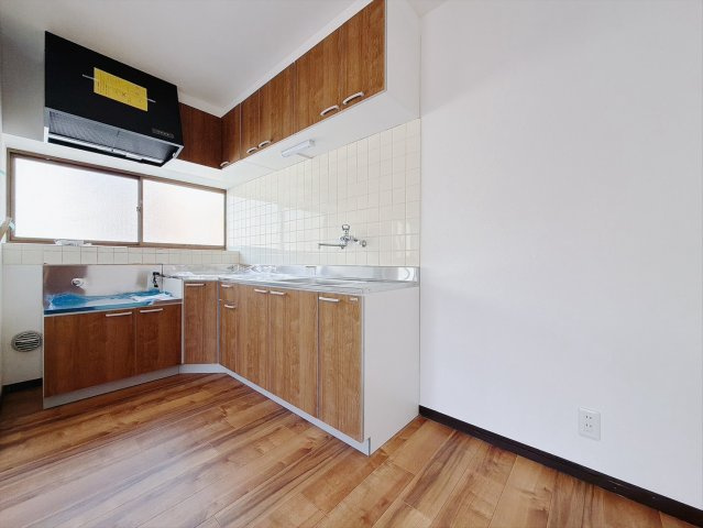 ■キッチン｜大きなお鍋や調理用具のも出し入れラクラクな収納がたっぷり！毎日使う場所だからこそ、無理のない姿勢で作業できるのは嬉しいポイントですね(*＾＾*)♪
