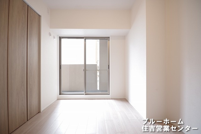 約5帖の洋室です！お部屋には収納や窓があります！
