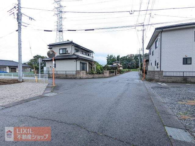 【現地写真】前面道路。日当たりや道の広さなどぜひ現地でご確認下さい。