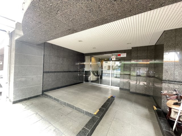 マンションの顔でもある、高級感漂うエントランス。　