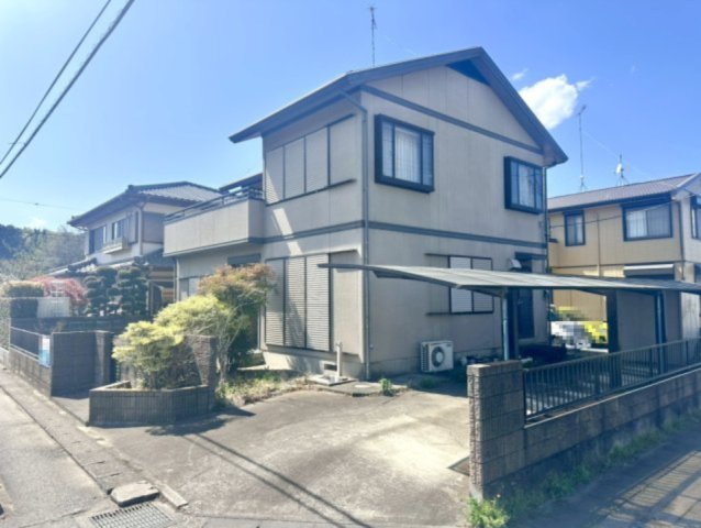 ■外観｜ちょっとしたガーデニングや家庭菜園を楽しめる庭スペースがあり、日々の暮らしに彩りをプラスしてくれます。