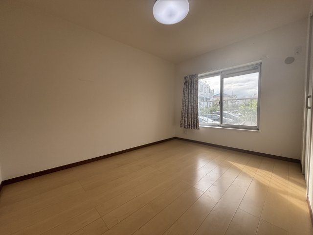 北面洋室です