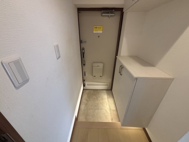 シューズボックス付きの玄関です