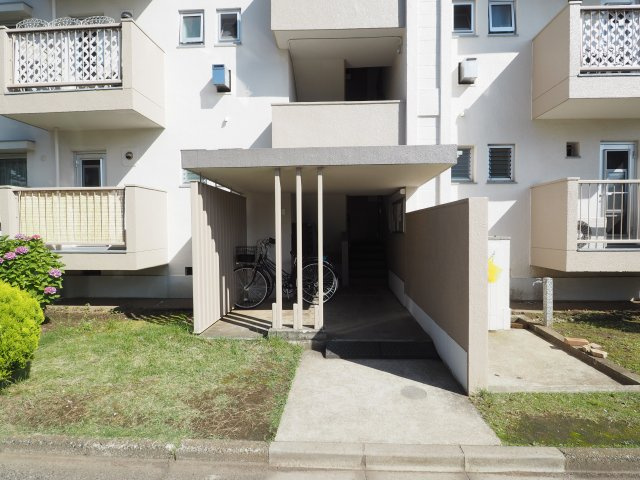 建物入口です