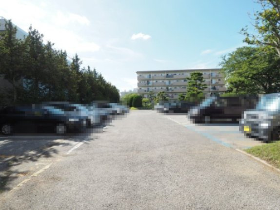 敷地内駐車場です