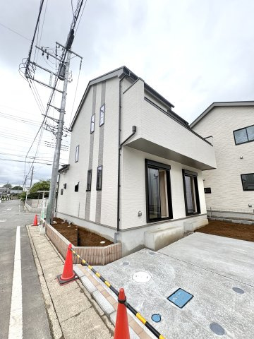 全9棟の分譲住宅で、2026年6月に完成予定です。「吉川美南」駅まで徒歩約21分になります。ぜひ現地をご覧ください♪