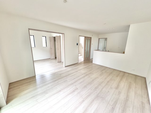 全9棟の分譲住宅で、2026年6月に完成予定です。「吉川美南」駅まで徒歩約21分になります。ぜひ現地をご覧ください♪