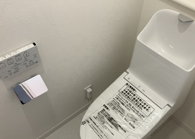 トイレは大きさや形、機能、抗菌性などが異なる多種多彩なタイプが各メーカーから出ています。それぞれに良さがあるため、事前にどういったタイプのトイレがいいのかをご家庭内で決めて、内見に行くといいでしょう。